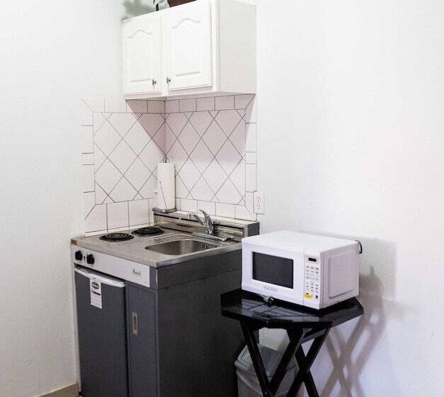 هتل The Paradise Inn