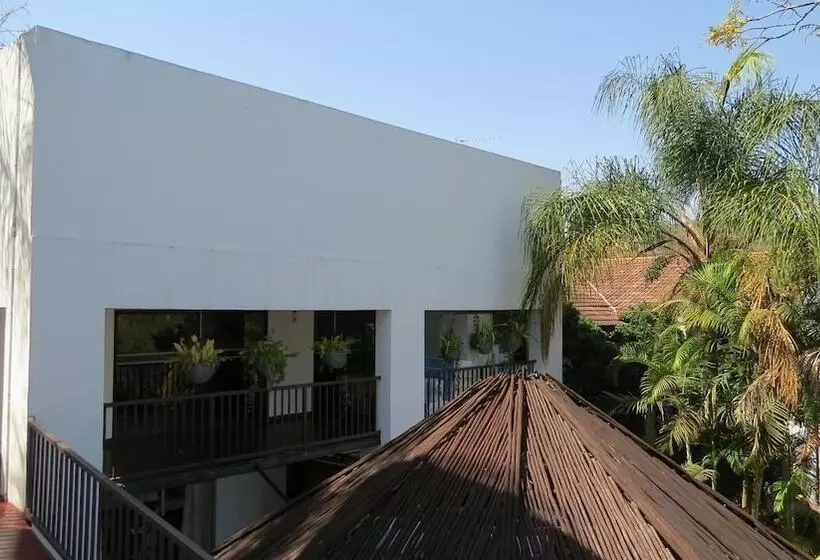 ペンション Pensao Guest Lodge