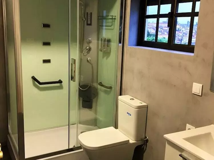 Majatalo River View I