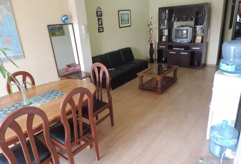 پانسیون Transit Home Bed And Breakfast   Adults Only