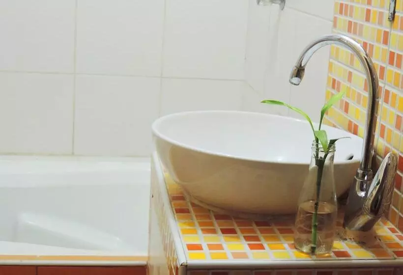 پانسیون Transit Home Bed And Breakfast   Adults Only