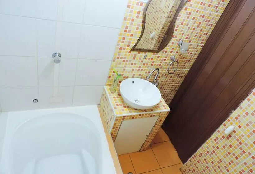 پانسیون Transit Home Bed And Breakfast   Adults Only