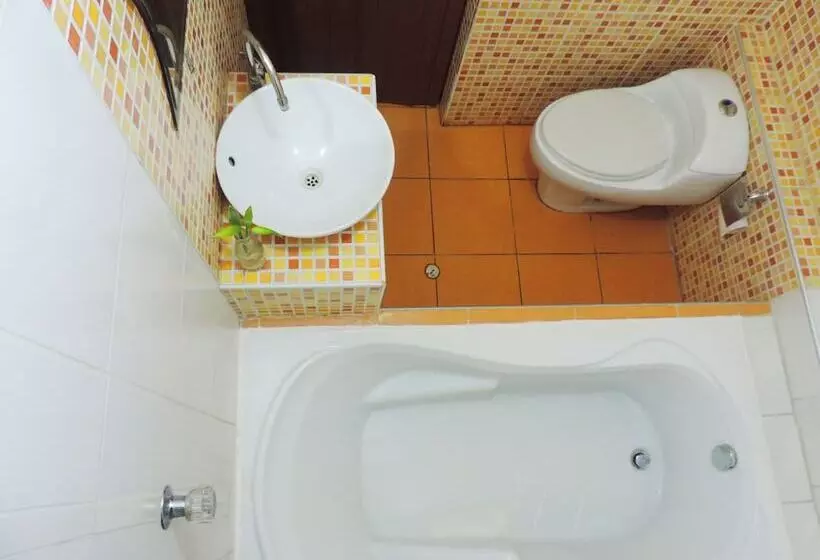 پانسیون Transit Home Bed And Breakfast   Adults Only