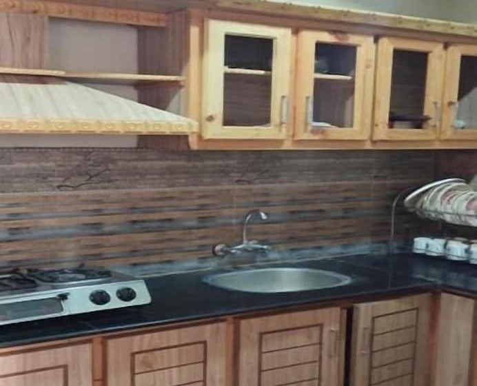 پانسیون Zujaja Guest House