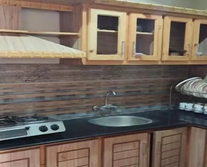 پانسیون Zujaja Guest House