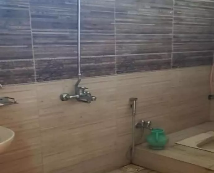 پانسیون Zujaja Guest House