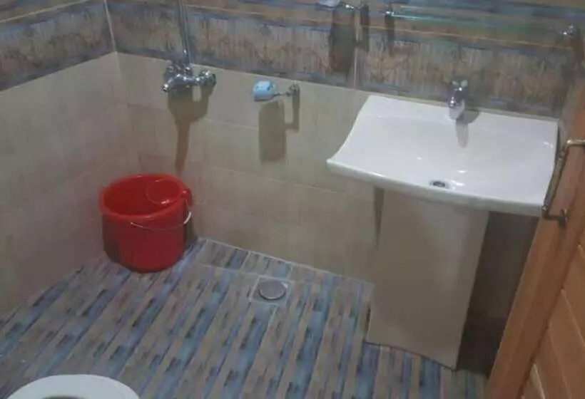 پانسیون Zujaja Guest House