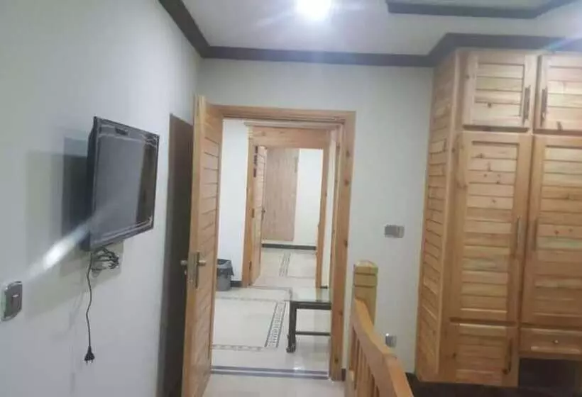 پانسیون Zujaja Guest House