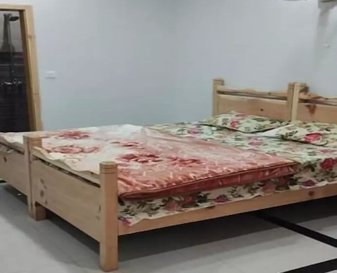 پانسیون Zujaja Guest House