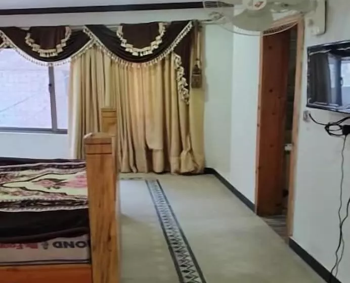 پانسیون Zujaja Guest House