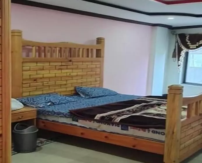 پانسیون Zujaja Guest House