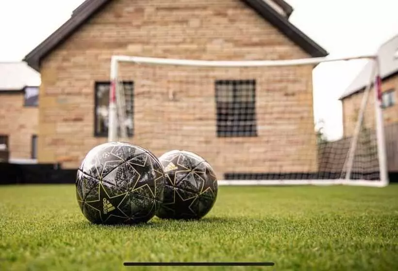 Residenssi Mono Luxe Villa In Newcastle Upon Tyne