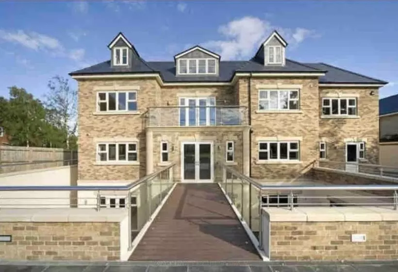 Residenssi Mono Luxe Villa In Newcastle Upon Tyne