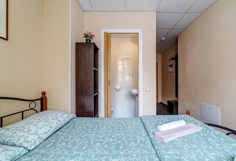 Shabolovka Hotel   Hostel