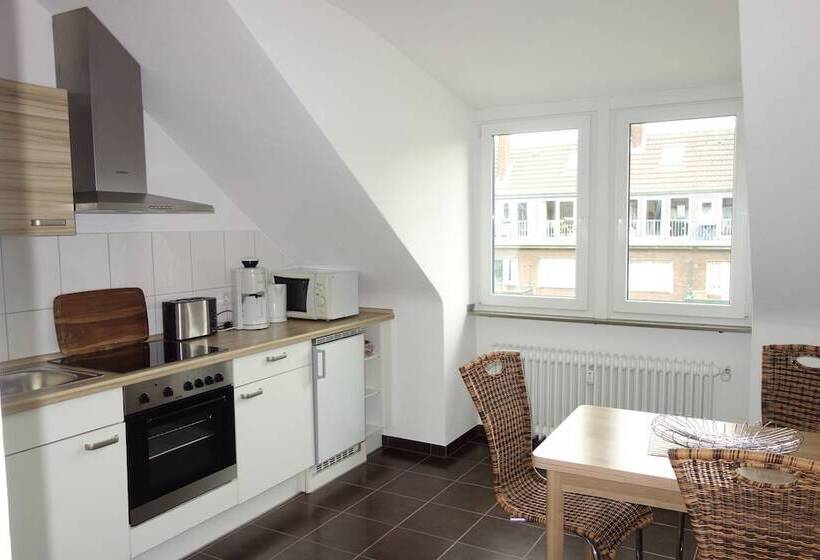 Tolstov Hotels Large 3 Room Apartment