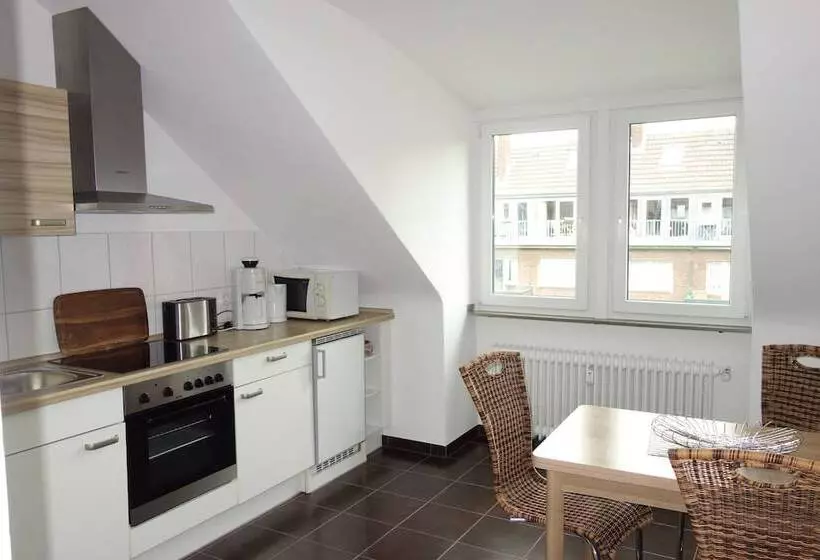 Tolstov Hotels Large 3 Room Apartment
