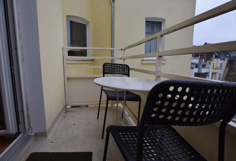 Tolstov Hotels Large 3 Room Apartment