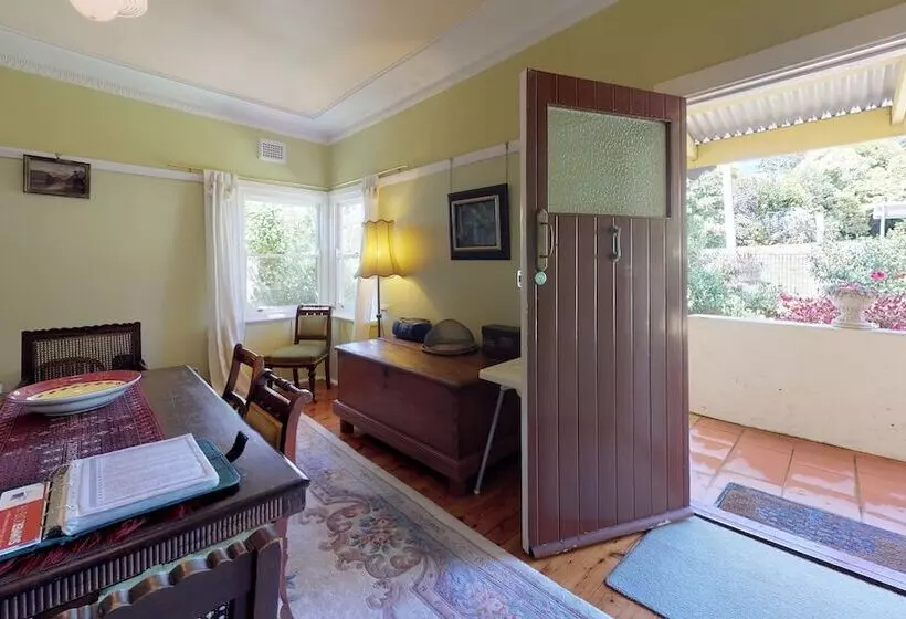 Arcadia Cottage