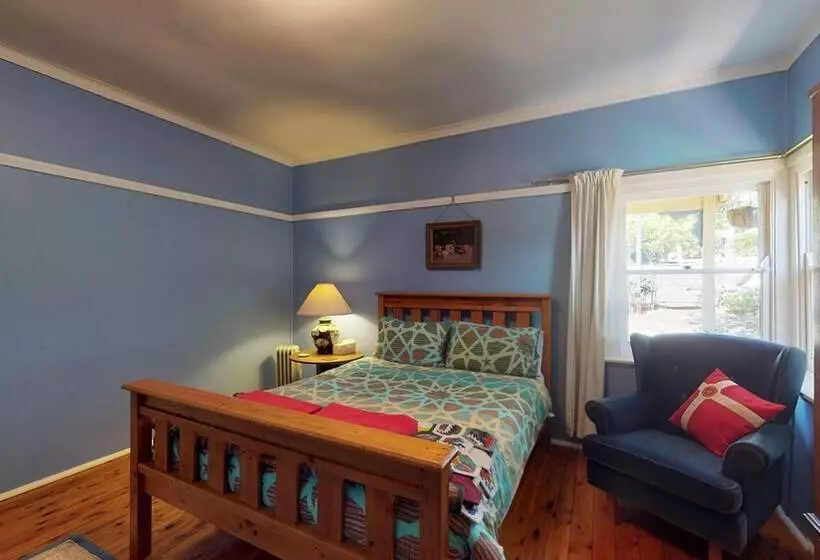Arcadia Cottage