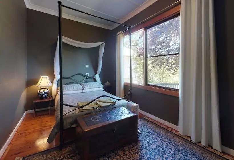 Arcadia Cottage