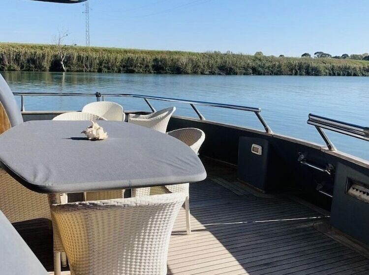 تختخواب و صبحانه Davidon Yacht