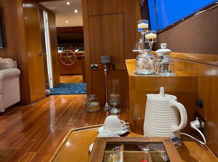 تختخواب و صبحانه Davidon Yacht