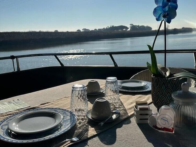 تختخواب و صبحانه Davidon Yacht