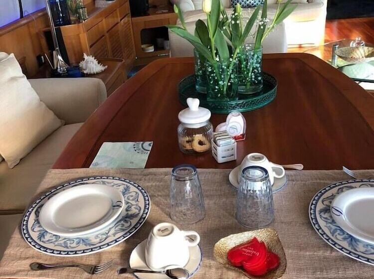 تختخواب و صبحانه Davidon Yacht