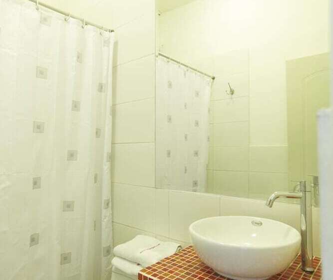 Flying Dog Backpackers Hostel