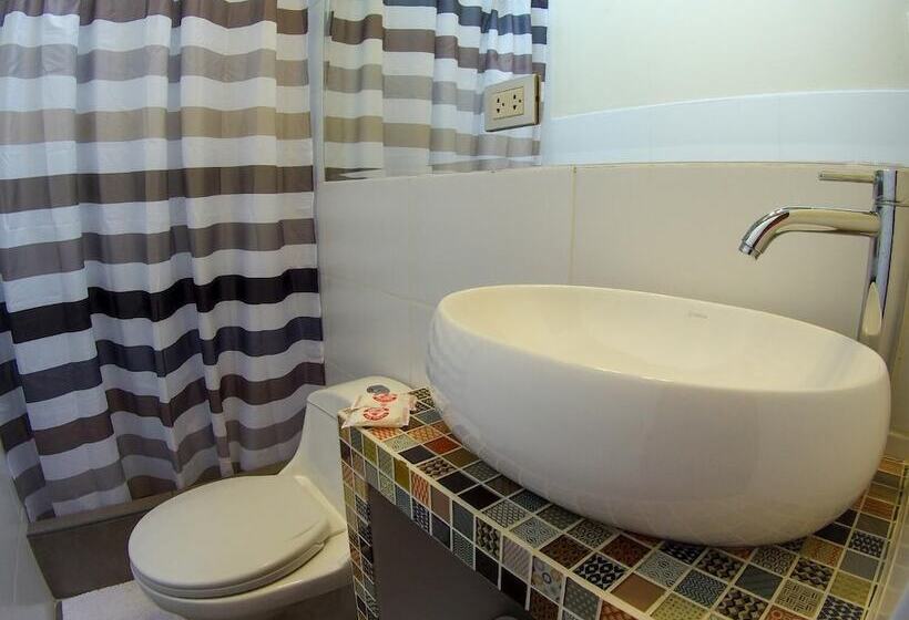 Flying Dog Backpackers Hostel