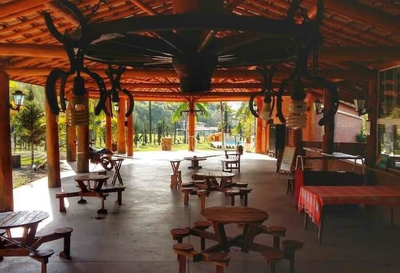 Hostel Cantinho Família Aventura