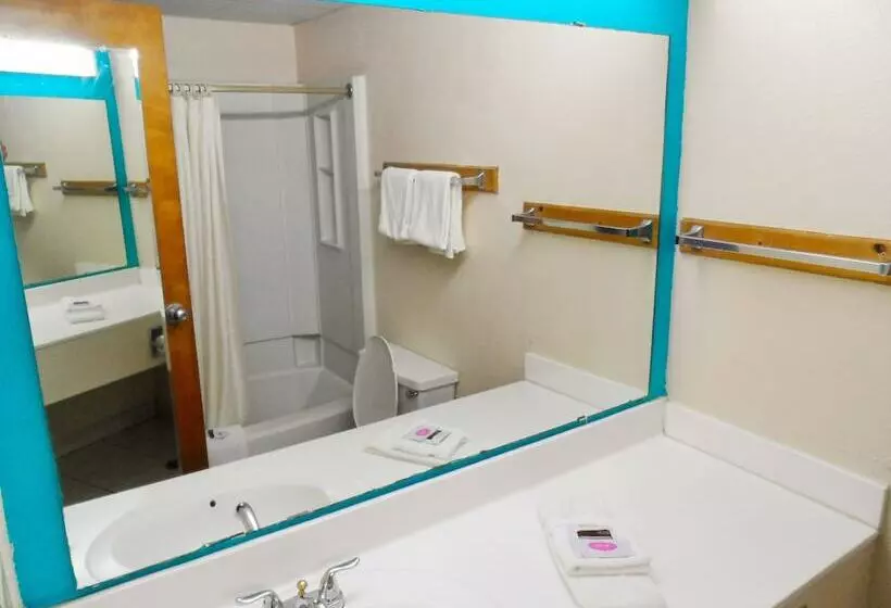 モーテル Courtesy Inn