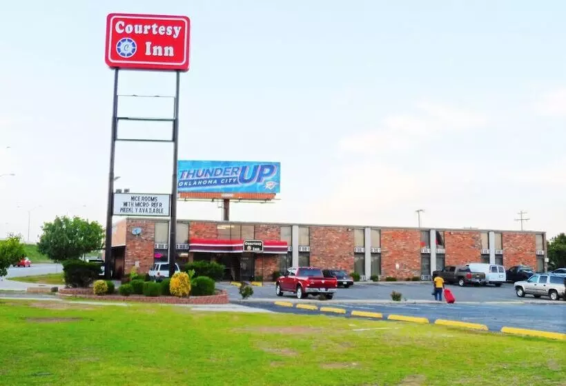 モーテル Courtesy Inn