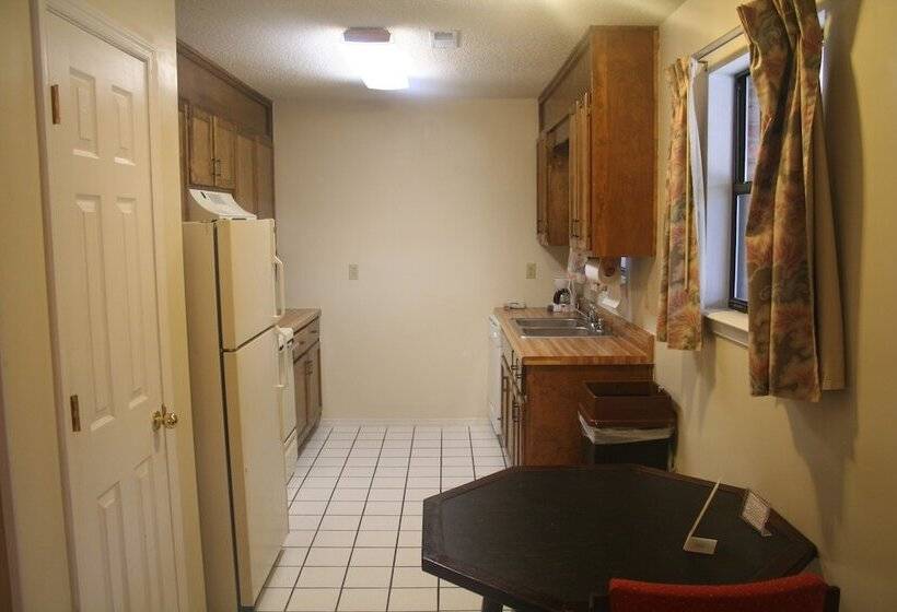 فندق على الطريق King S Inn