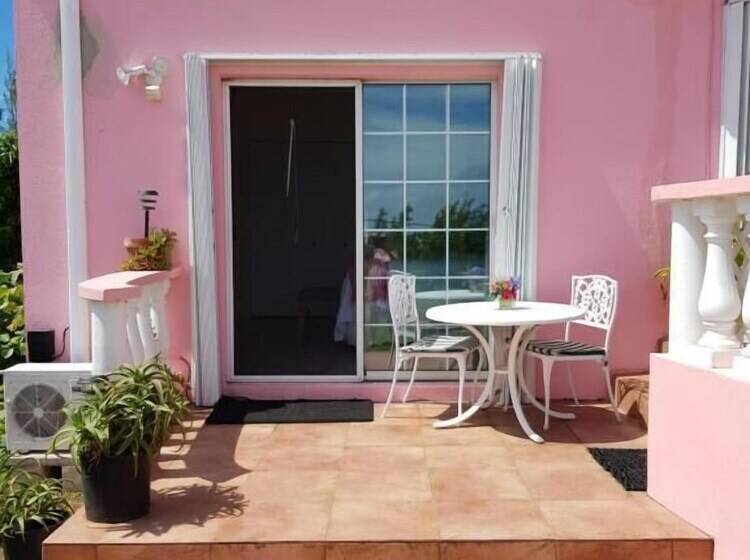 پانسیون Bermuda Connections Guest House