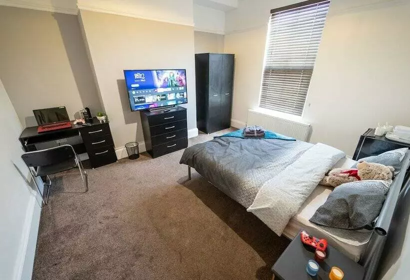 اقامتگاه Cosy Room Close To The City