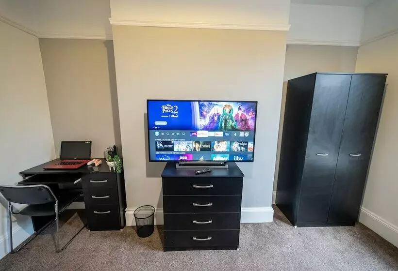 اقامتگاه Cosy Room Close To The City