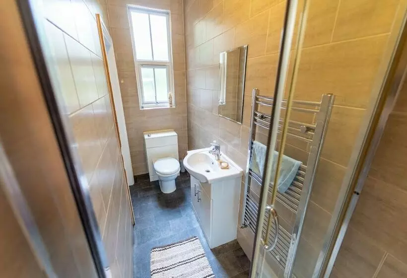 اقامتگاه Cosy Room Close To The City