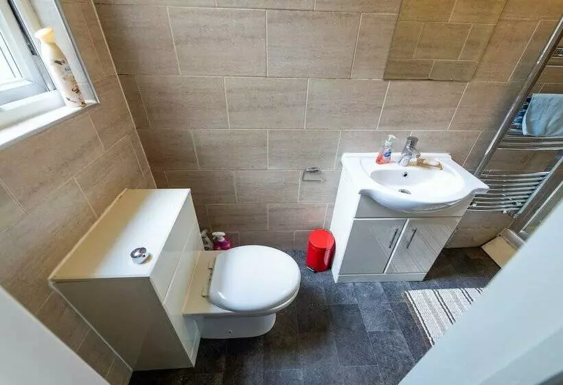 اقامتگاه Cosy Room Close To The City