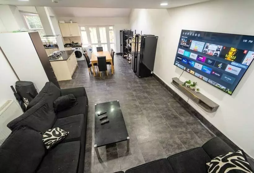 اقامتگاه Cosy Room Close To The City