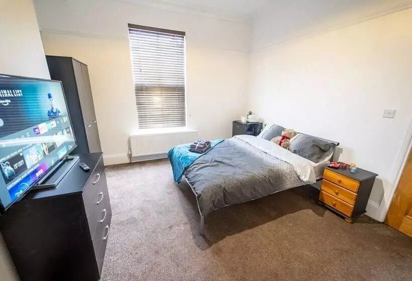 اقامتگاه Cosy Room Close To The City