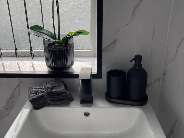 اقامتگاه Immaculate Luxury 2 Bed Apartment In Liverpool