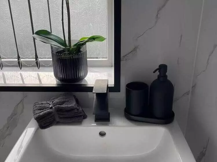 Residenssi Immaculate Luxury 2 Bed Apartment In Liverpool