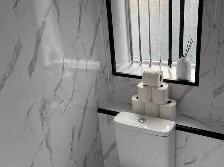 اقامتگاه Immaculate Luxury 2 Bed Apartment In Liverpool