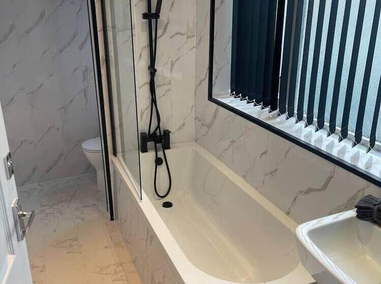 اقامتگاه Immaculate Luxury 2 Bed Apartment In Liverpool