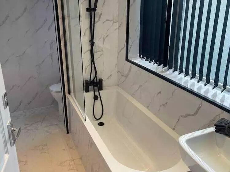 Residenssi Immaculate Luxury 2 Bed Apartment In Liverpool