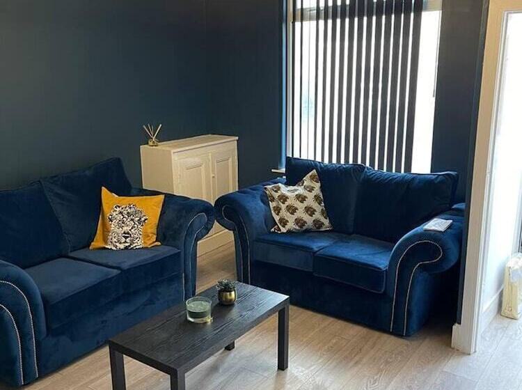 اقامتگاه Immaculate Luxury 2 Bed Apartment In Liverpool