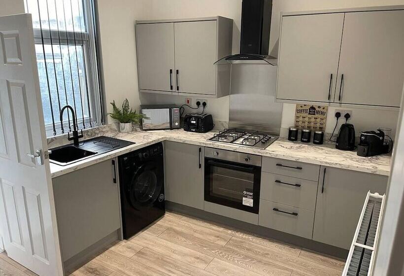 اقامتگاه Immaculate Luxury 2 Bed Apartment In Liverpool