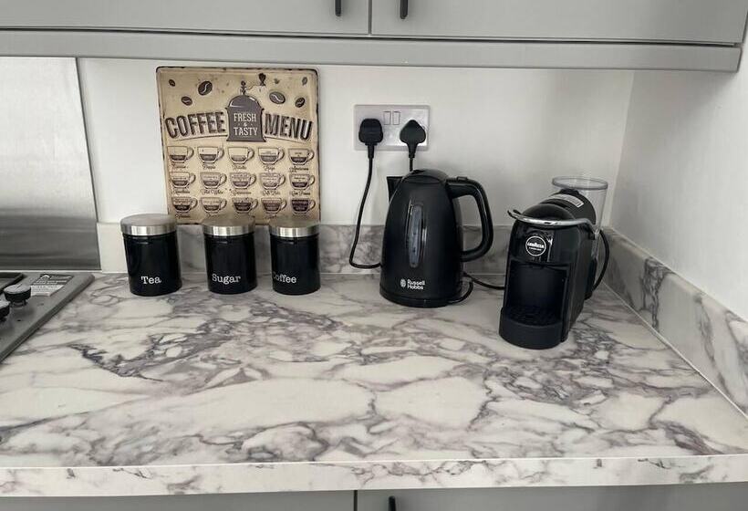 اقامتگاه Immaculate Luxury 2 Bed Apartment In Liverpool