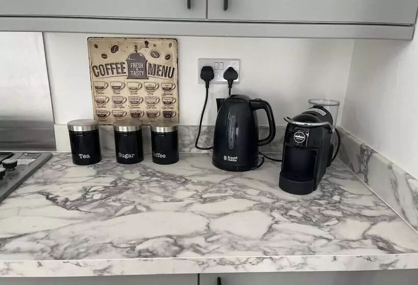 Residenssi Immaculate Luxury 2 Bed Apartment In Liverpool